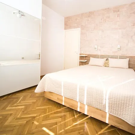 Demokratsia Bl 117 아파트 *